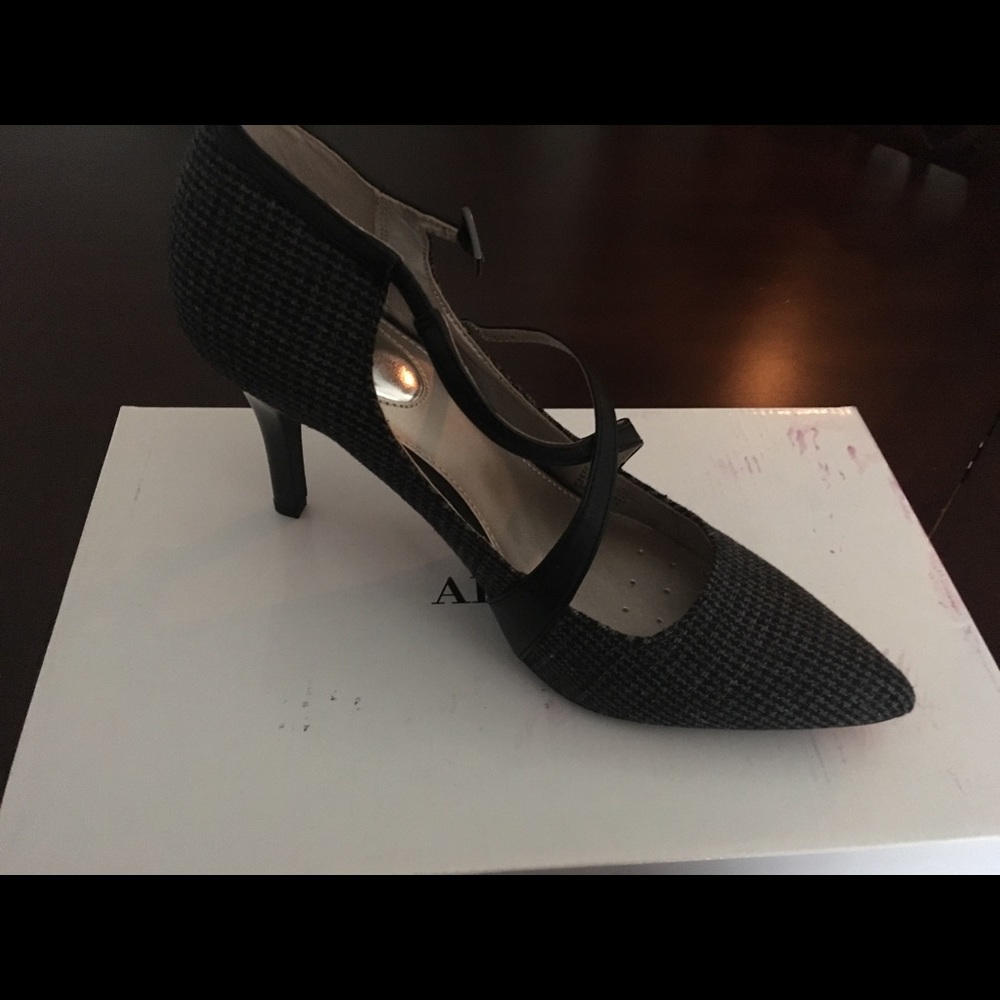 Heels - Picture 2 of 4